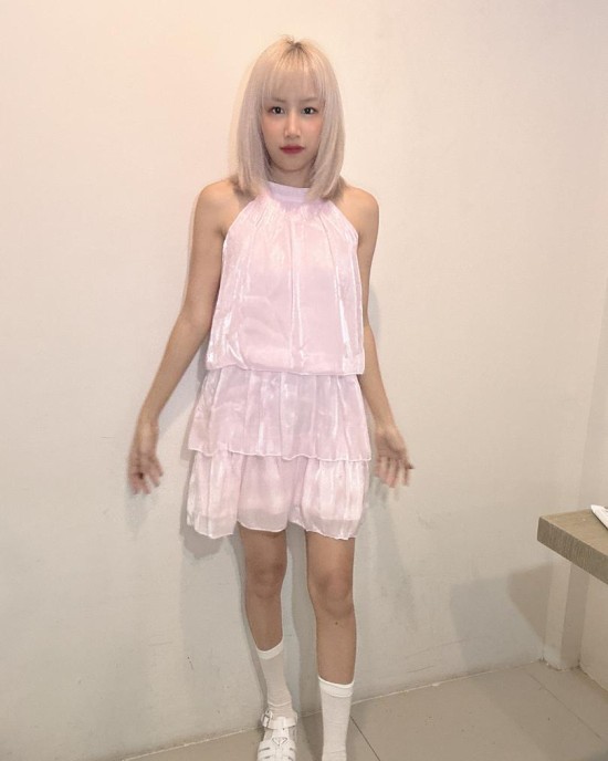 珠光亮面连衣裙