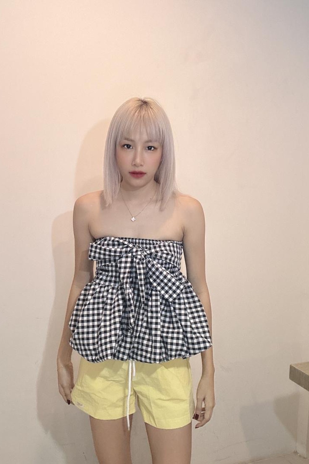 胸前绑带格子上衣 