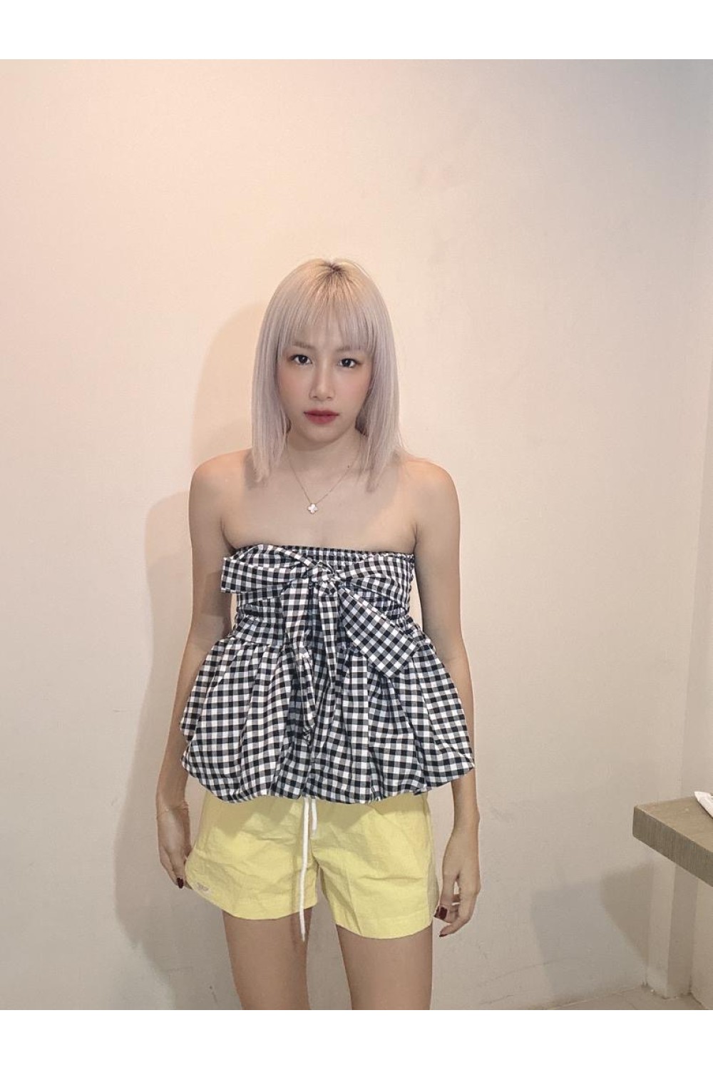 胸前绑带格子上衣 