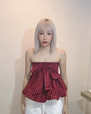 胸前绑带格子上衣 