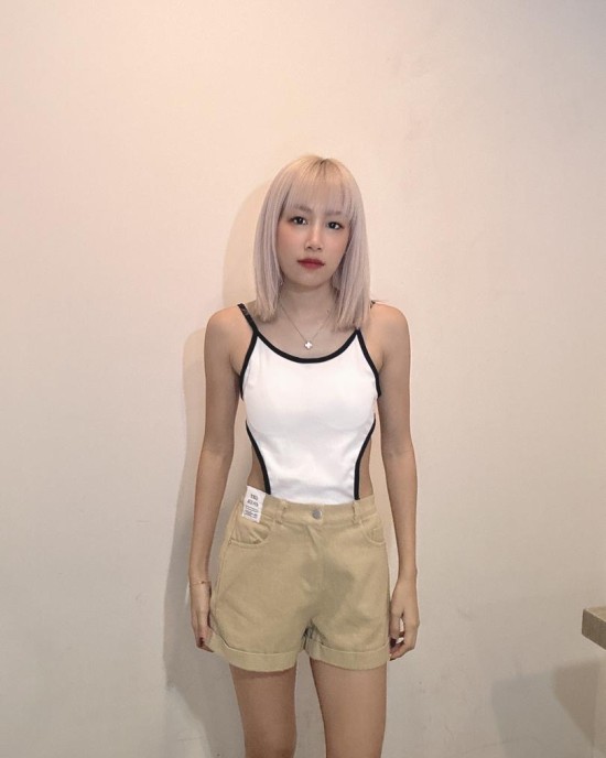 露腰连体吊带