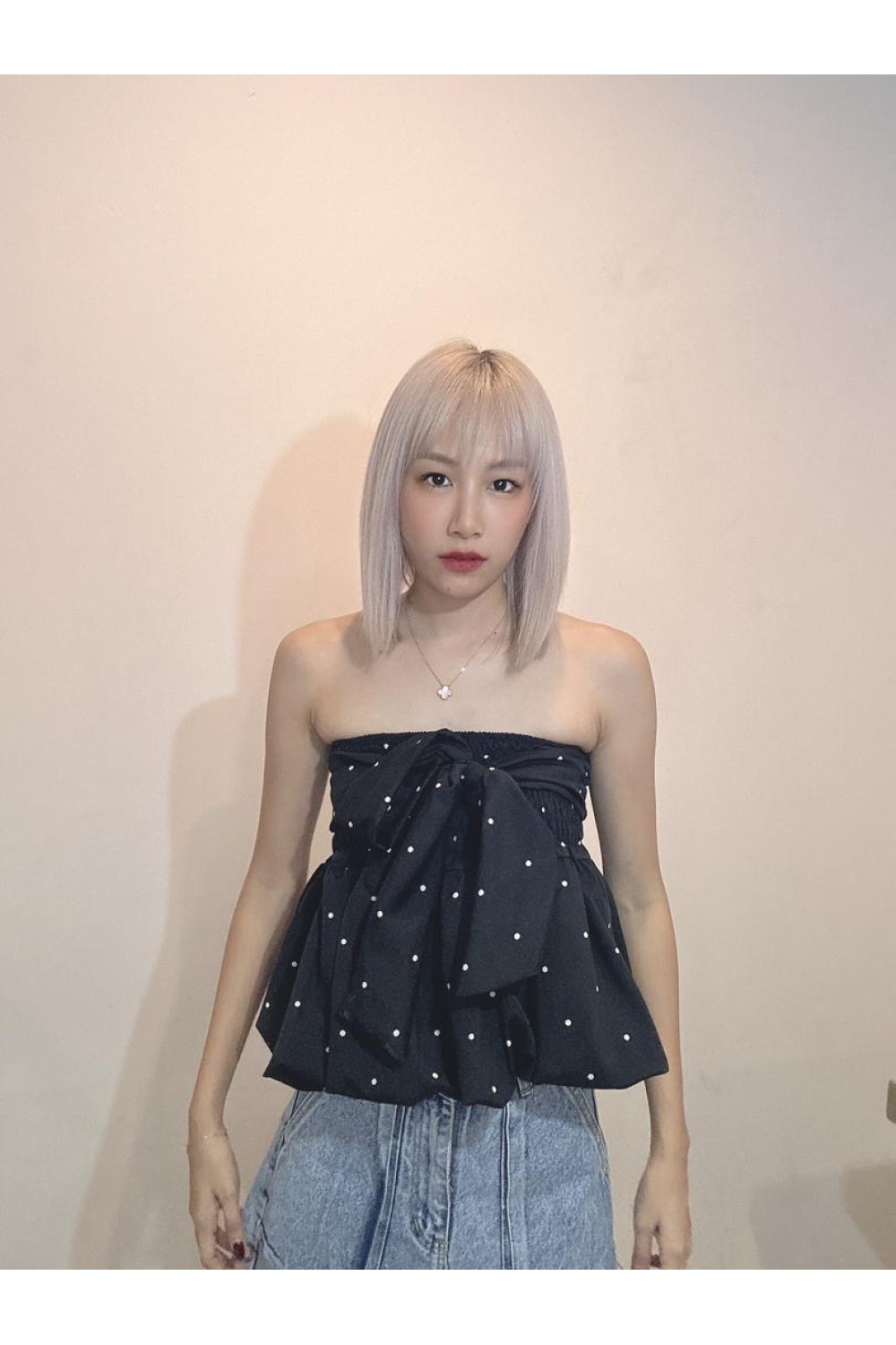 胸前绑带波点上衣