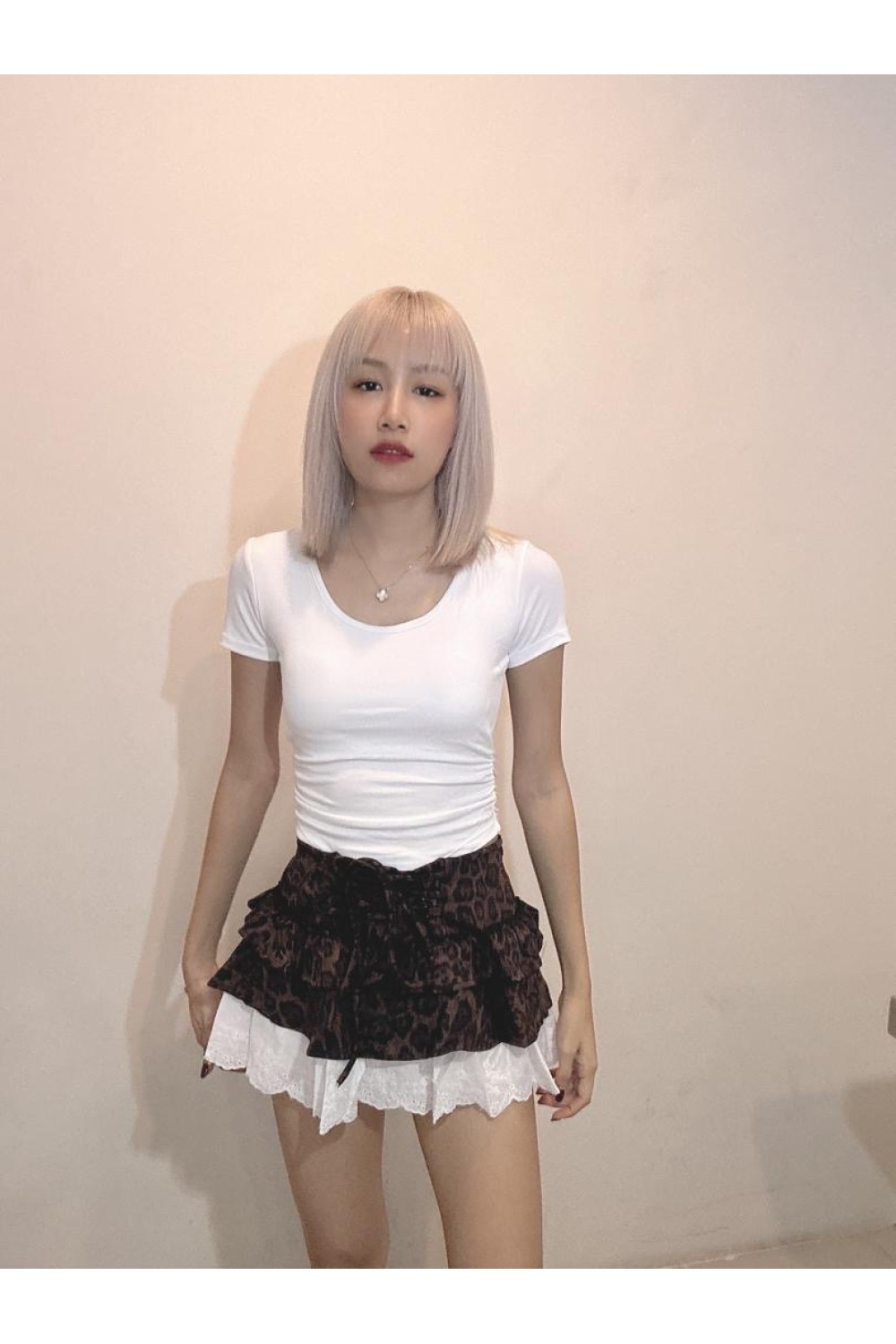 蕾丝露背收腰上衣 