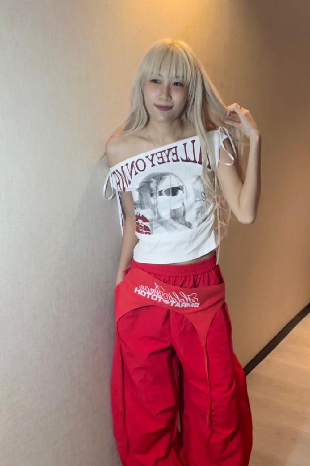 一字领彩绘上衣 