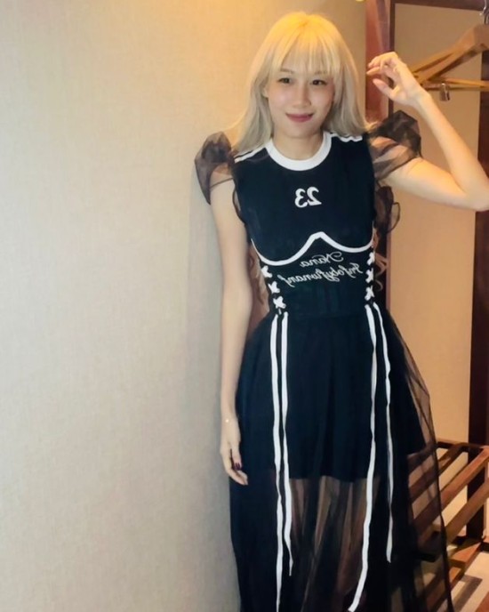 女团风蕾丝长裙 