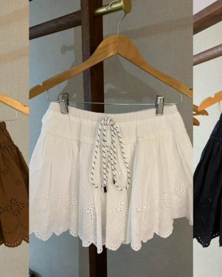 线条抽绳拼接钩花短裙