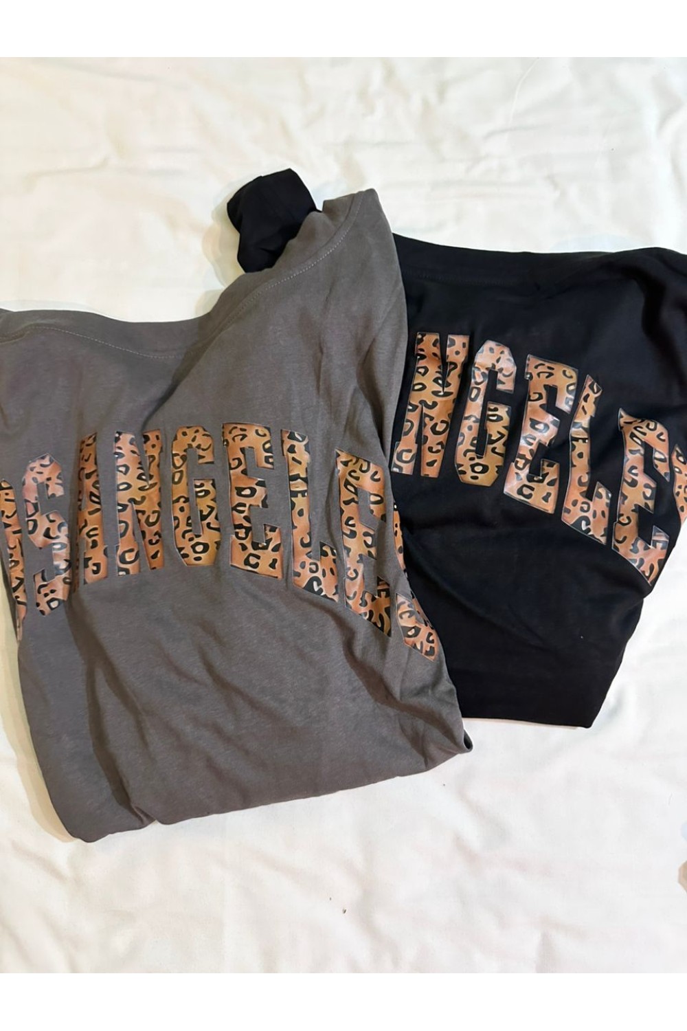 豹纹字母斜肩长袖 附丝巾 