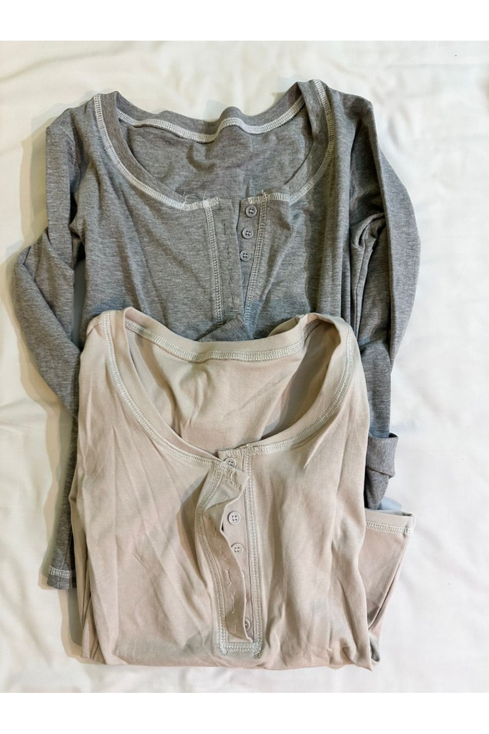 大圆领开扣设计 T 