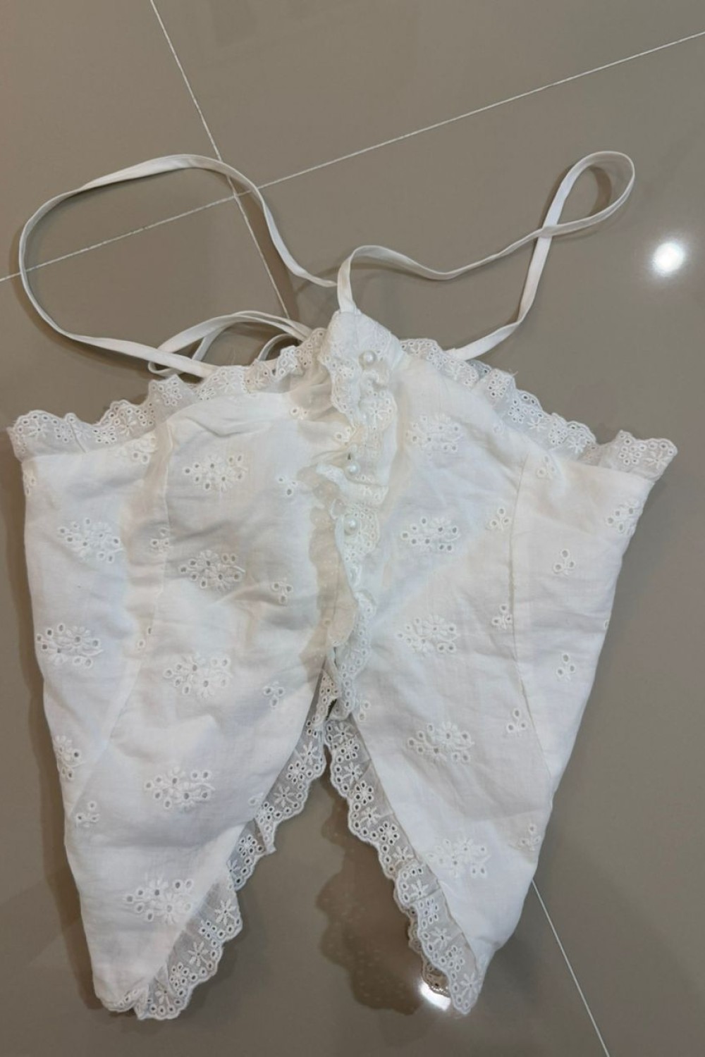 钩花珍珠挂脖上衣 