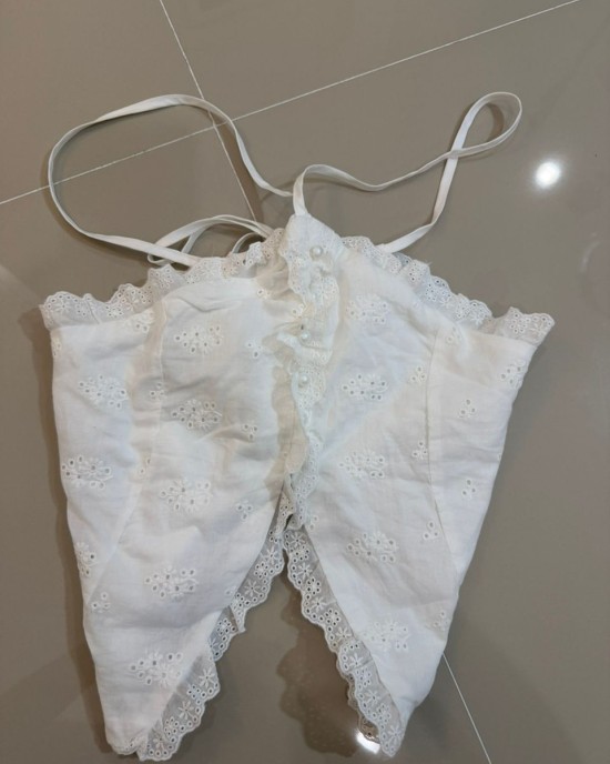 钩花珍珠挂脖上衣 