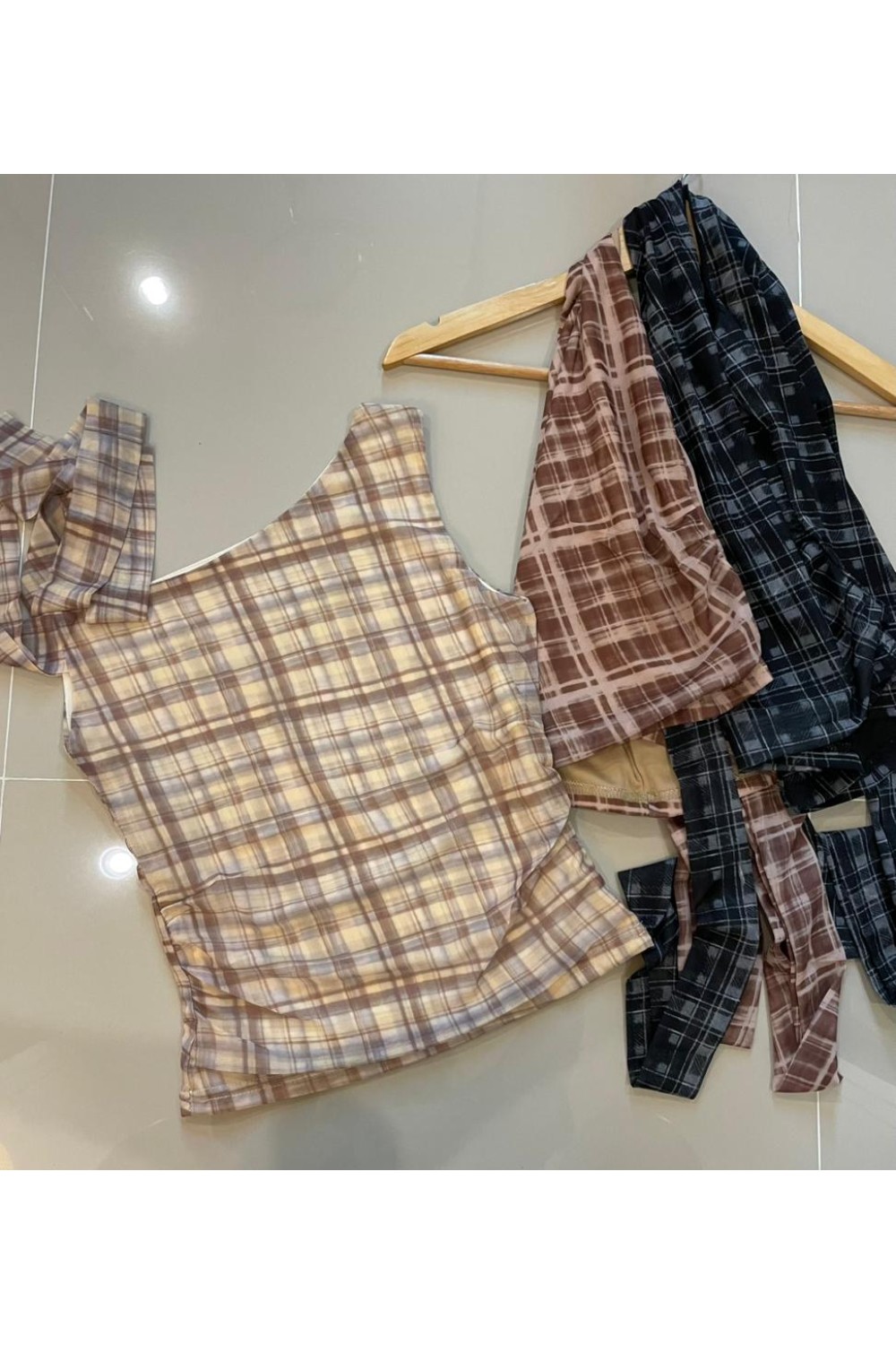 格子复古不规则背心 