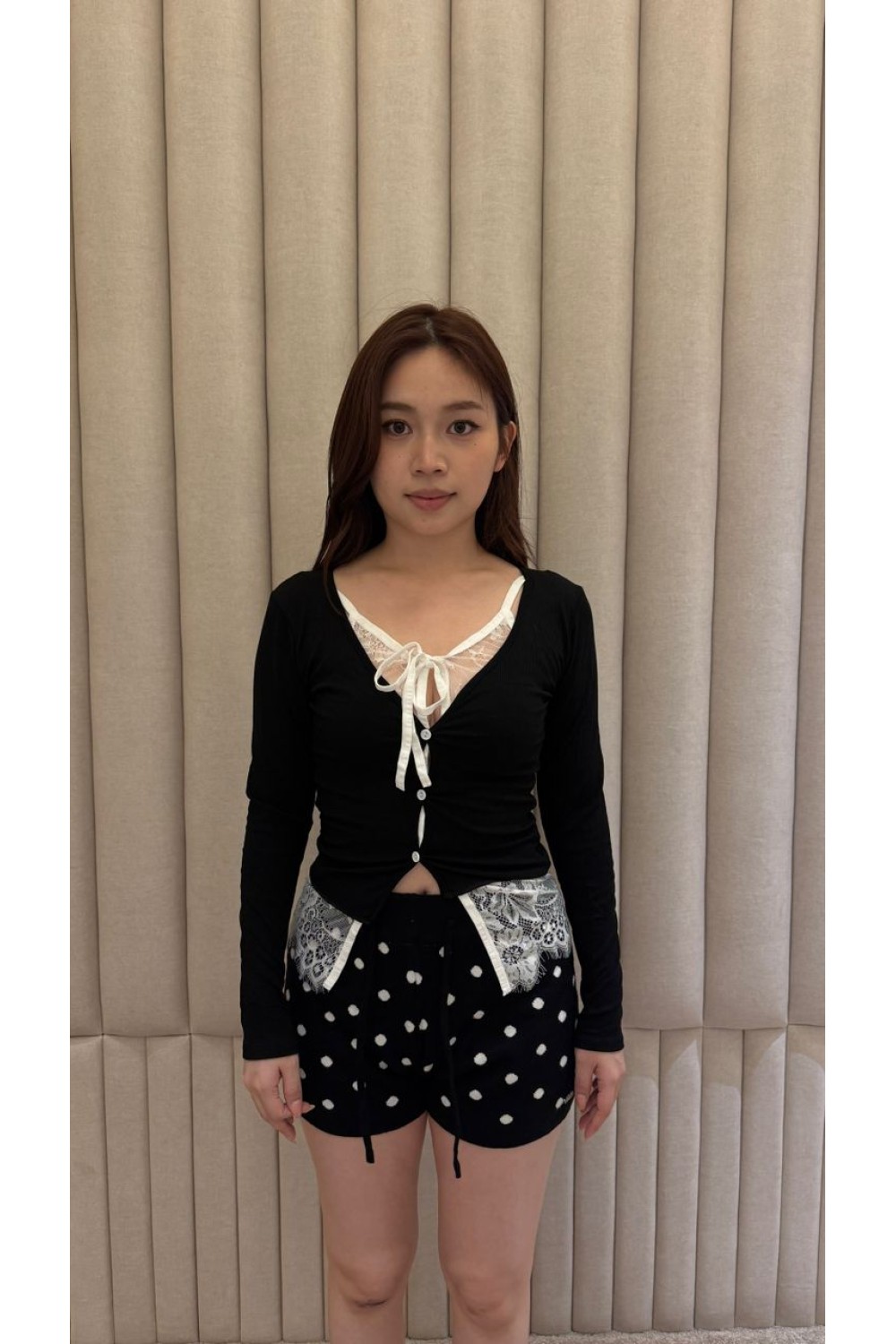 V领拼接蕾丝长袖