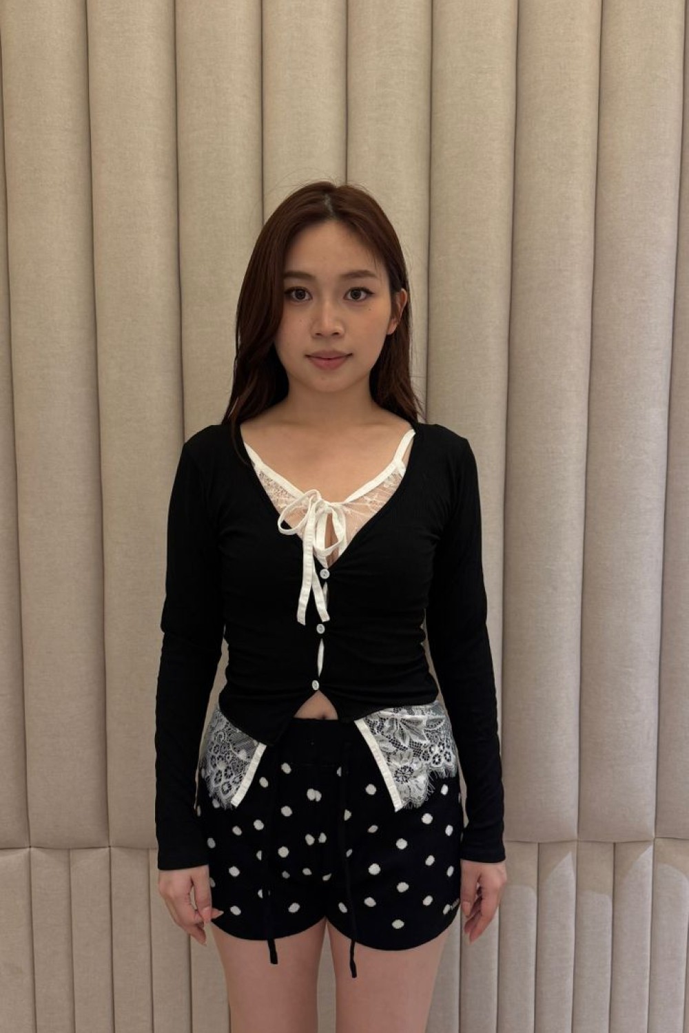 V领拼接蕾丝长袖