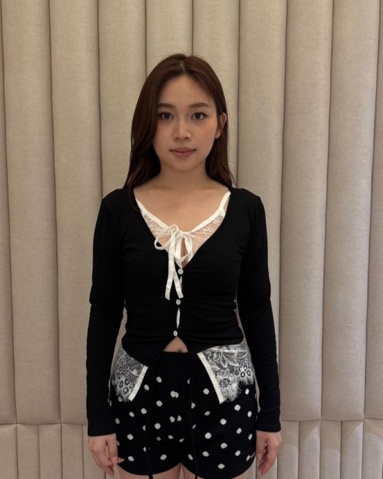 V领拼接蕾丝长袖