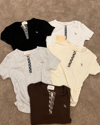 撞色纽扣收腰设计T