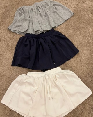 纯色运动风裤裙 