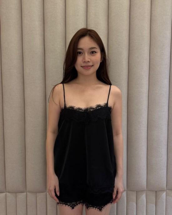 酷黑蕾丝吊带上衣