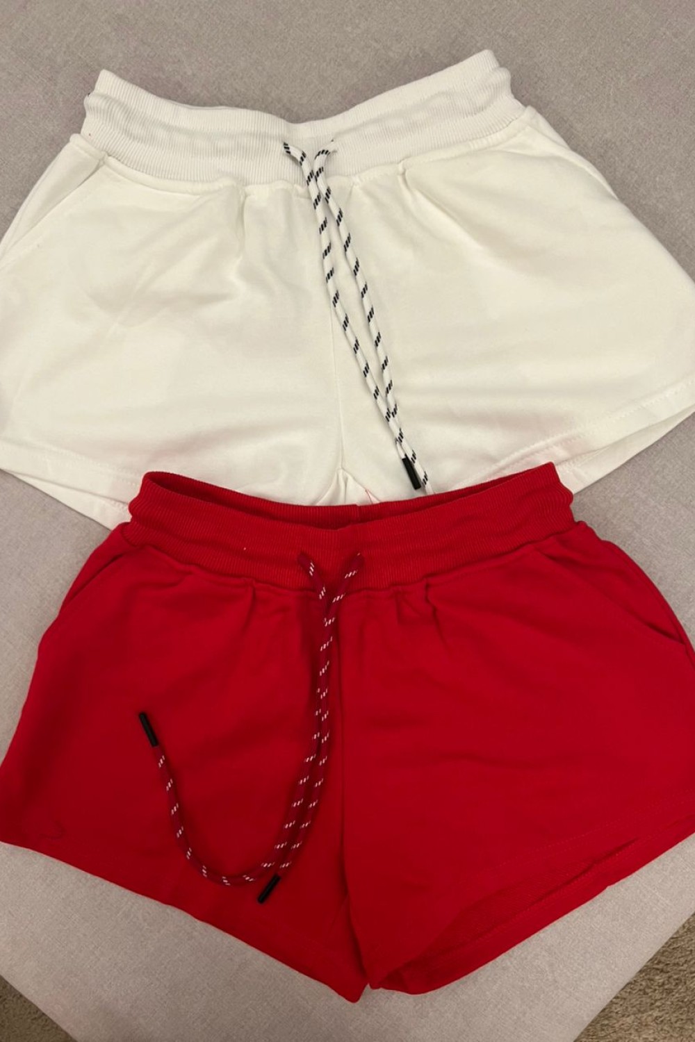 运动风抽绳短裤