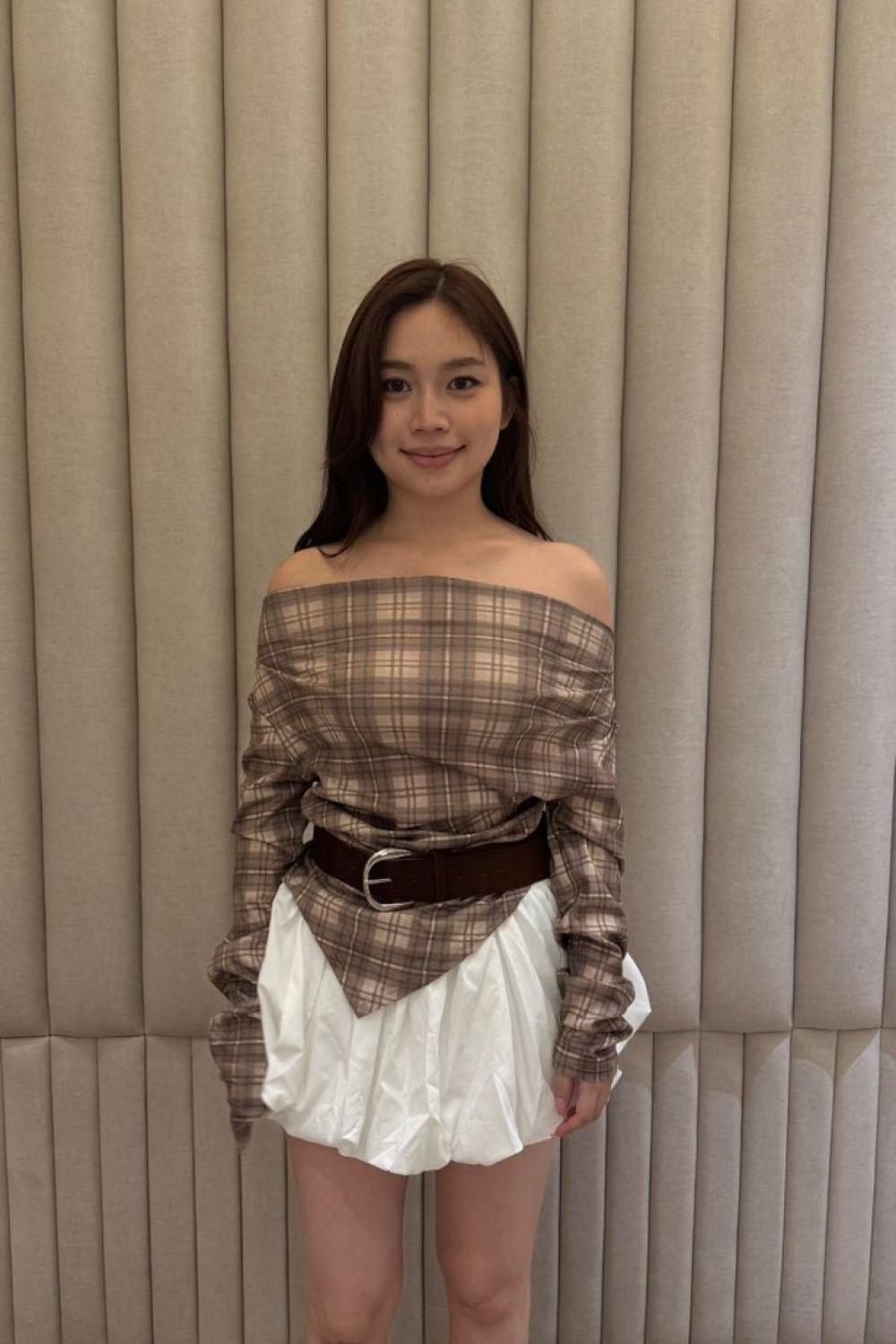 格纹斜肩长袖上衣 附腰带