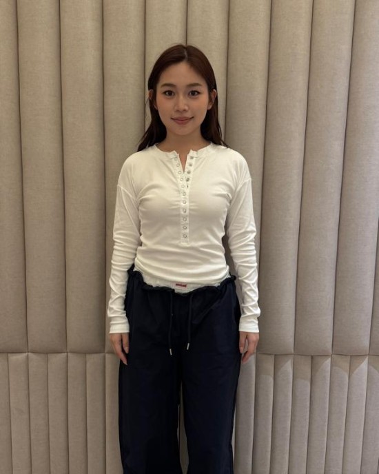 简约纽扣长袖上衣 