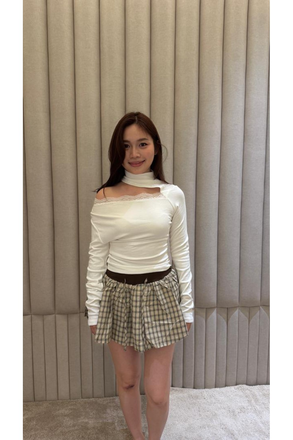 露肩设计蕾丝长袖 