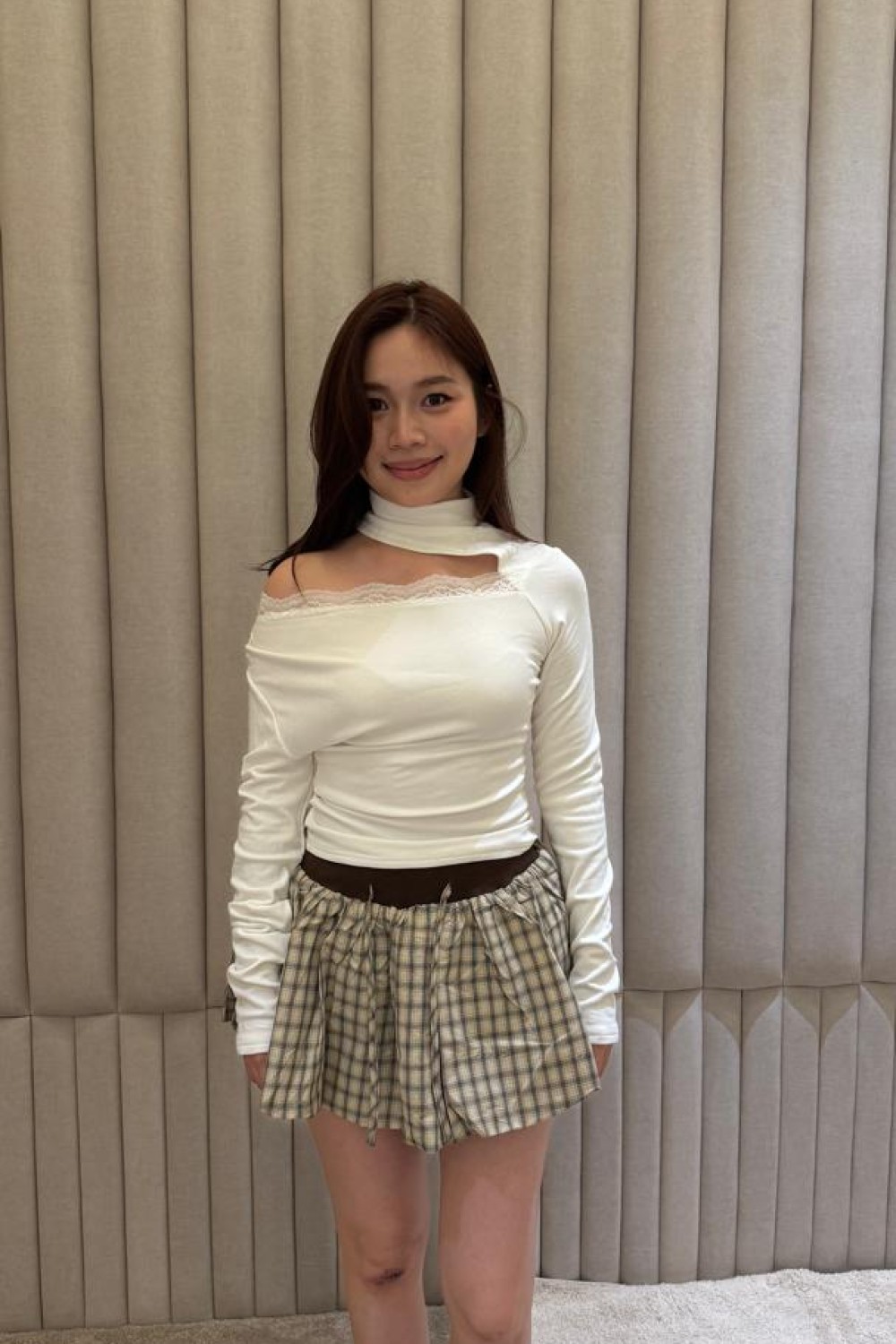 露肩设计蕾丝长袖 