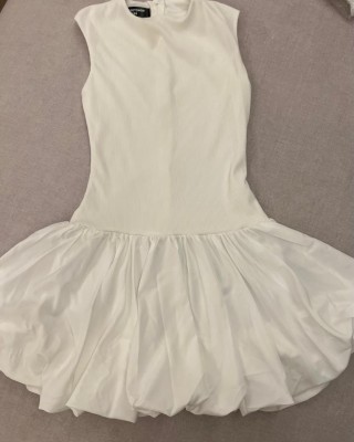 无袖连身蓬蓬裙