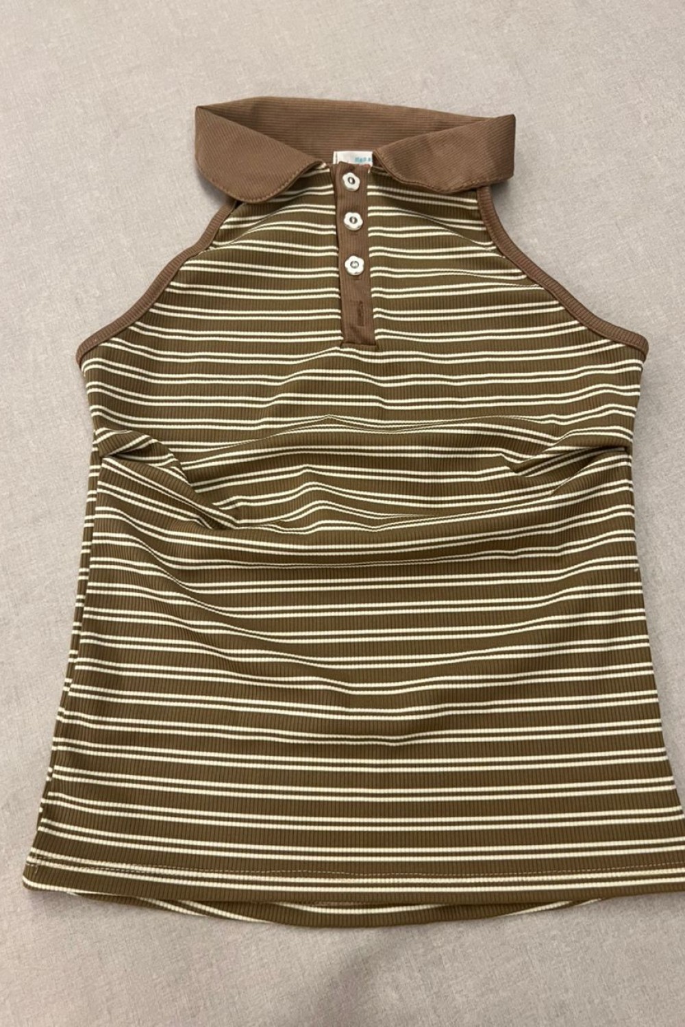 圆领线条无袖背心