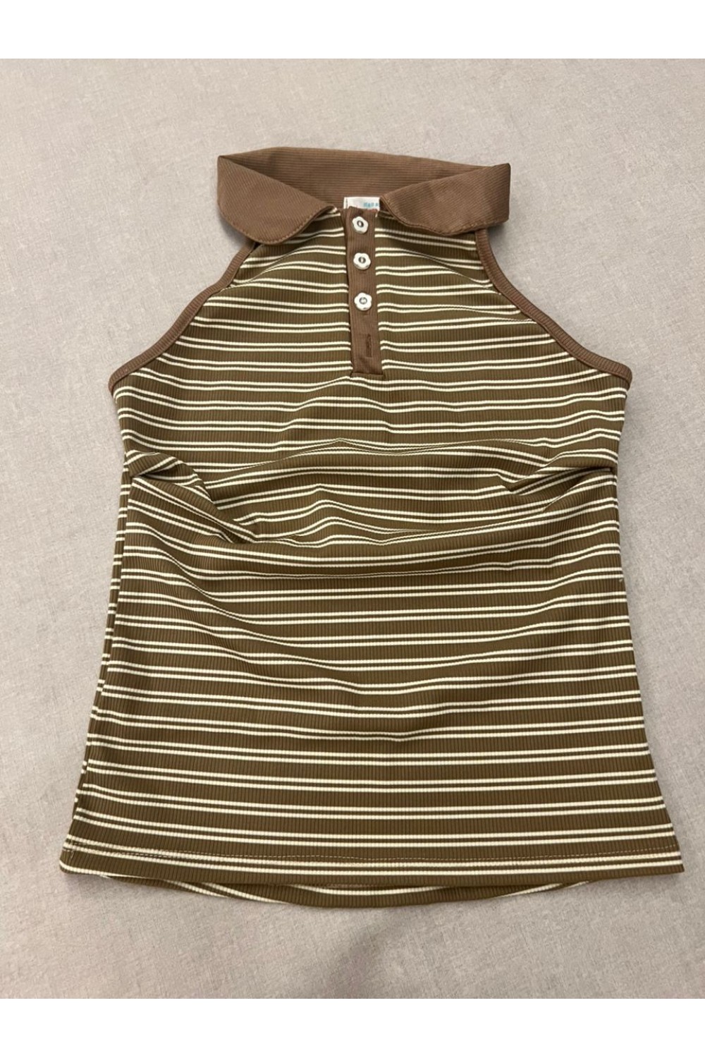 圆领线条无袖背心