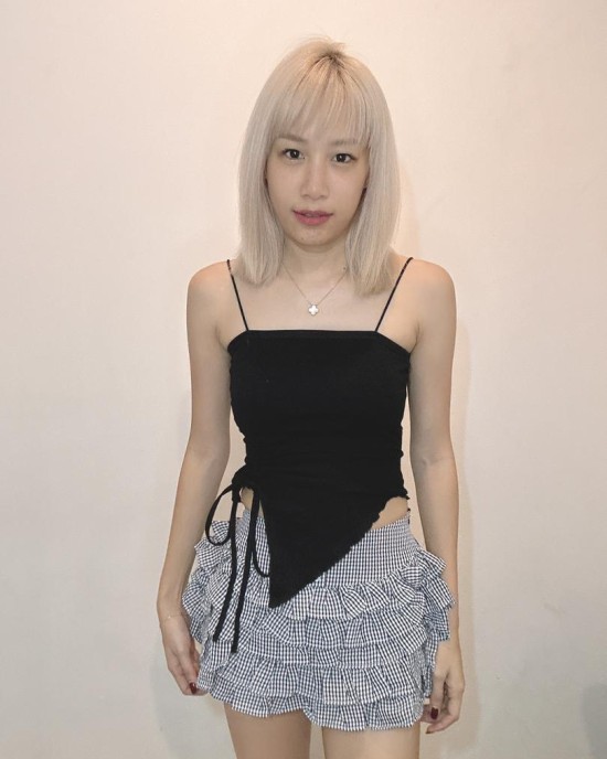 倒V设计吊带