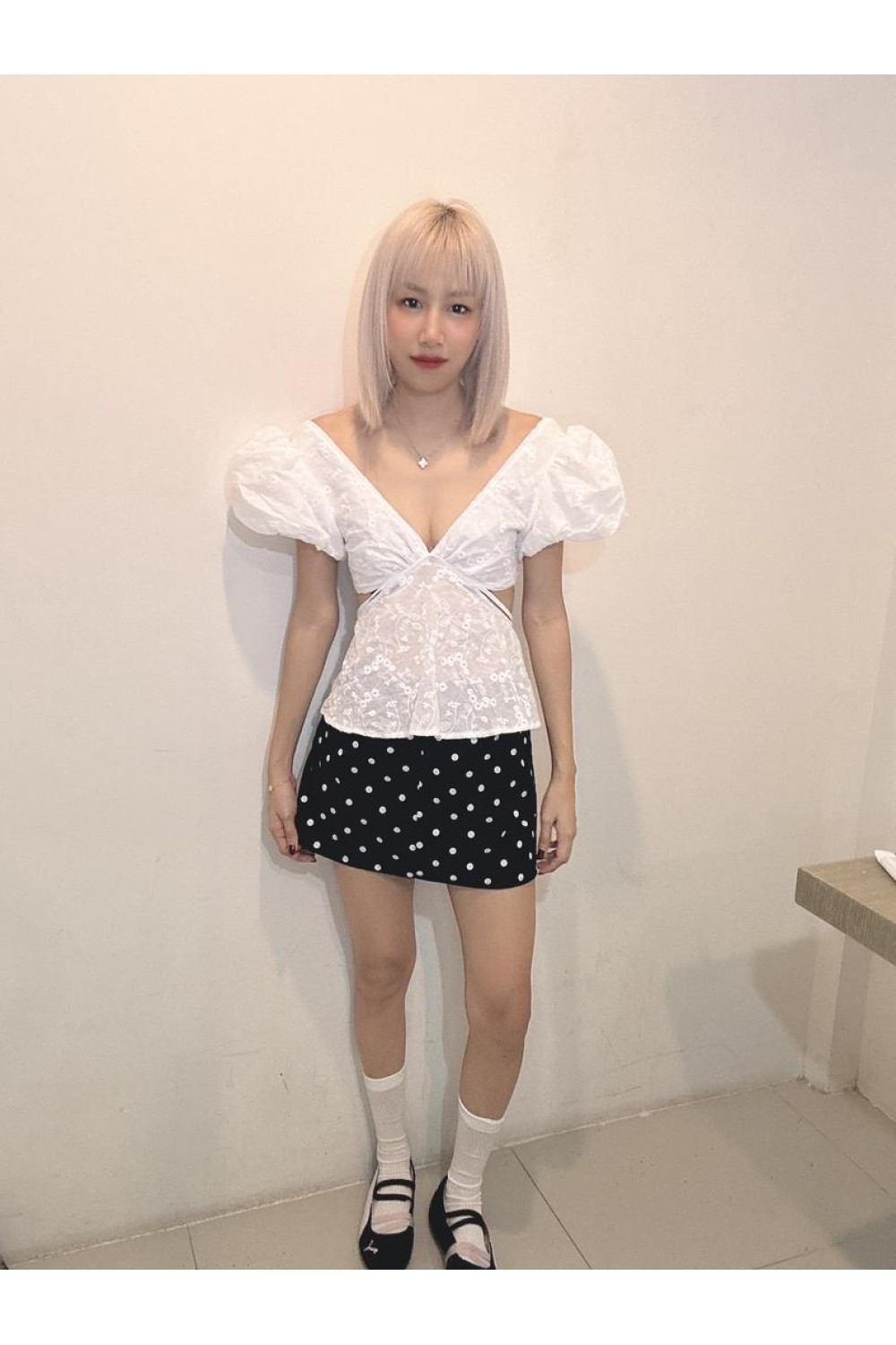 钩花露腰设计上衣 