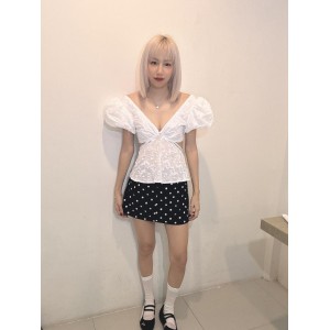 钩花露腰设计上衣 