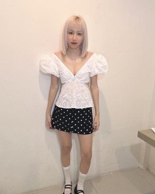 钩花露腰设计上衣 