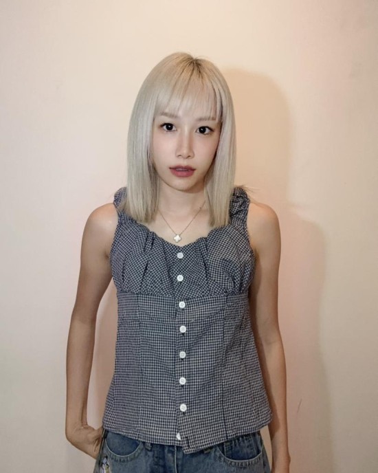 荷叶伸缩格子上衣