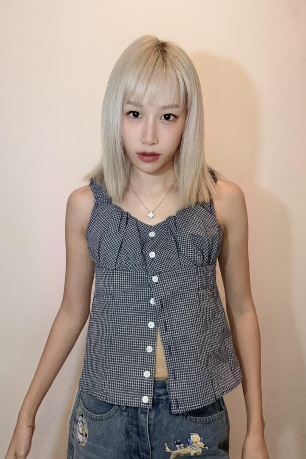 荷叶伸缩格子上衣