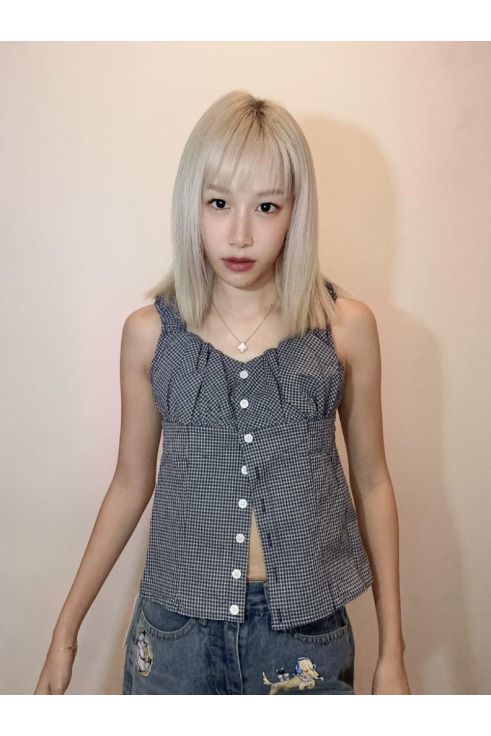 荷叶伸缩格子上衣