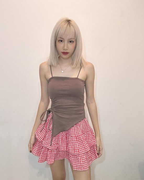 倒V设计吊带