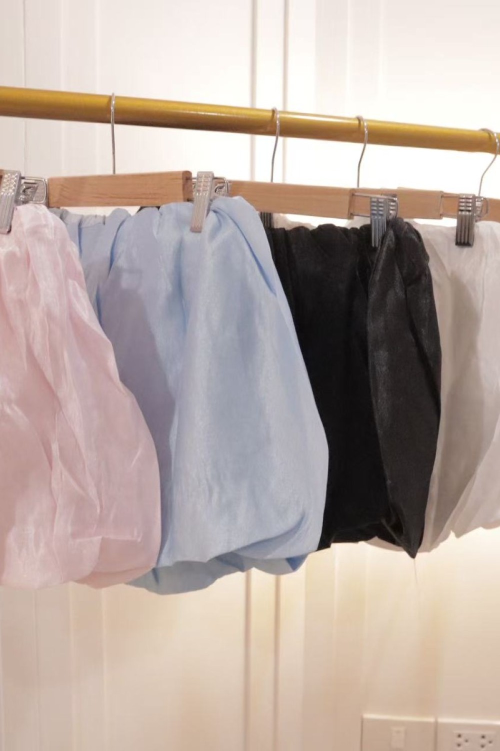 珠光亮面灯笼裙 