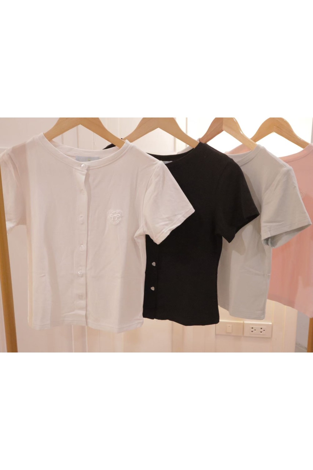 小爱心纽扣上衣 