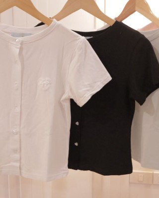 小爱心纽扣上衣 