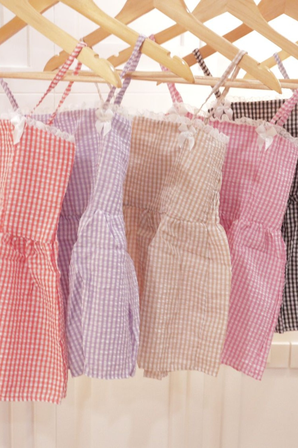 糖果色吊带上衣 