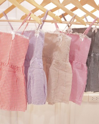 糖果色吊带上衣 