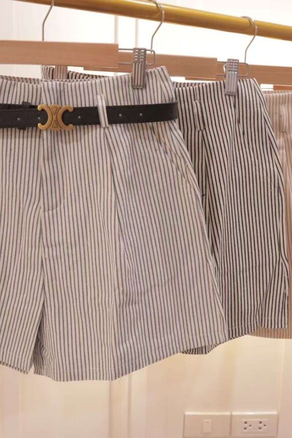 线条显瘦高腰短裤 褐色 